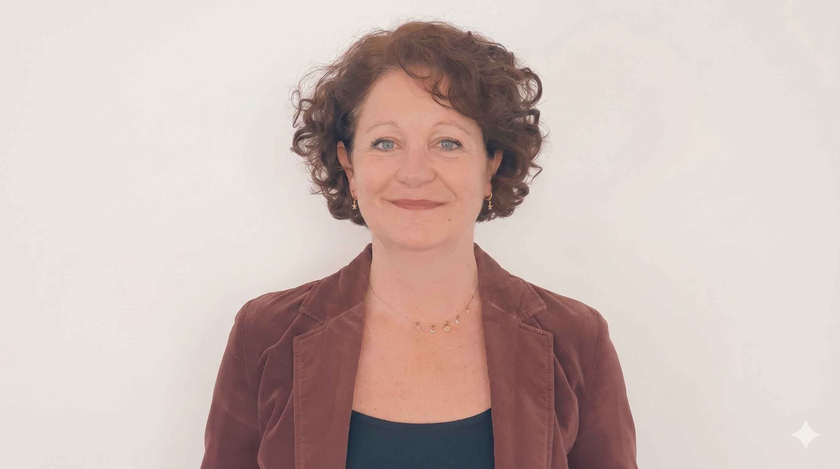 Sophie, formatrice experte : des formations concrètes en intelligence artificielle, management et commerce